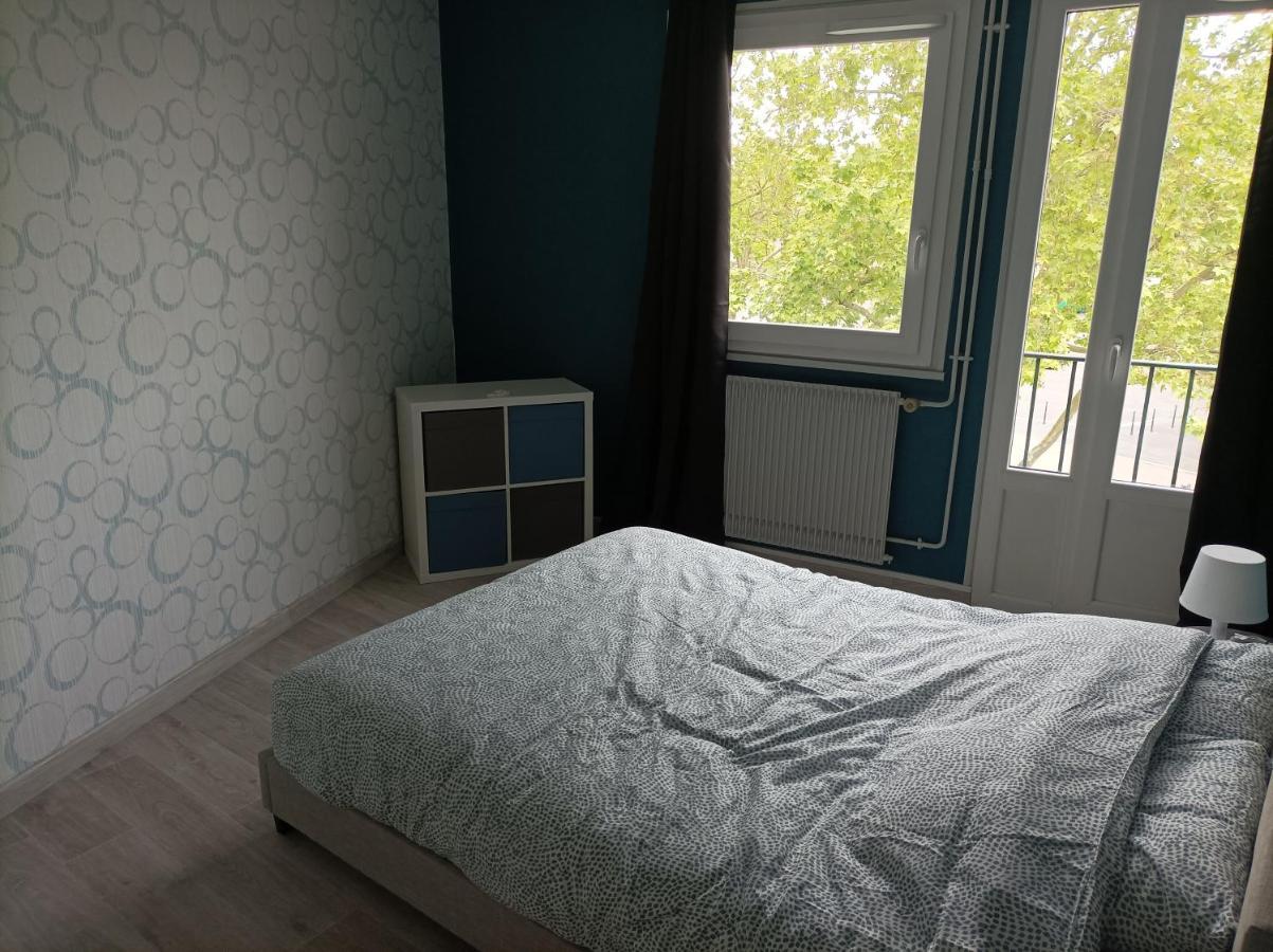 Joli Appartement Type 5 En Centre Ville Шатору Экстерьер фото